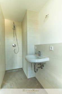 Duschbad DG *** VERMIETET *** Gro�z�giges und modernes Haus am Schlioss Schlei�heim!