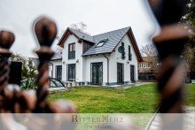 Neugierig? Jetzt Besichtigen! ***VERKAUFT*** Elegante Villa mit Pool auf Traumgrundst�ck in Untermenzing - Allach!