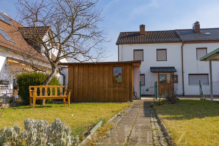 Gartenimpressionen Germering / Harthaus Reiheneckhaus ****VERKAUFT!**** Sofort verf�gbar - schnuckliges REH mit 2 G�rten sucht neue Bewohner!