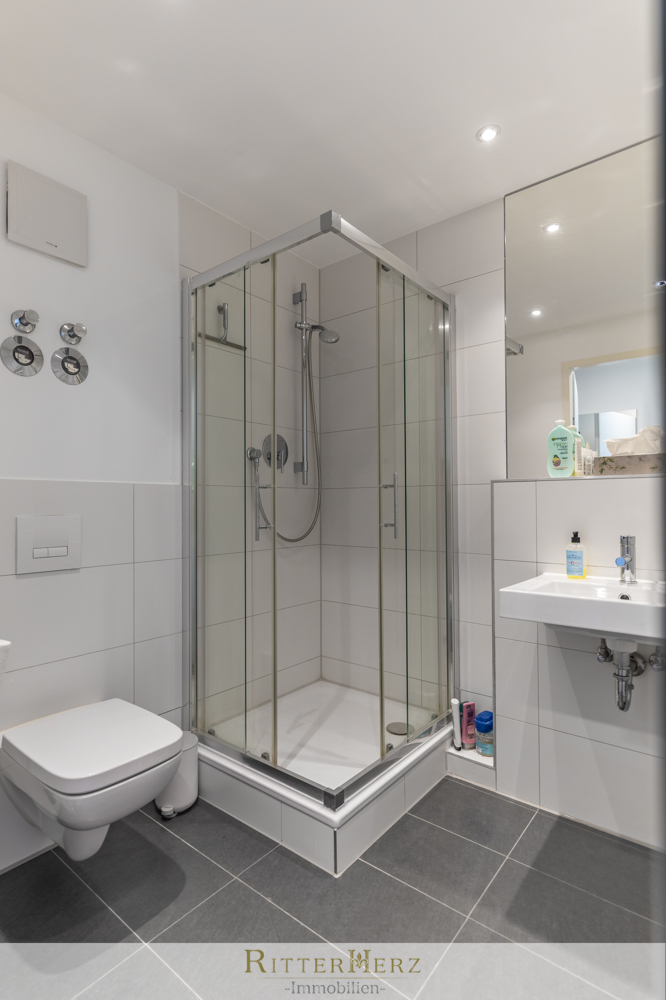 Bad mit Dusche Etagenwohnung M�nchen / Obersendling