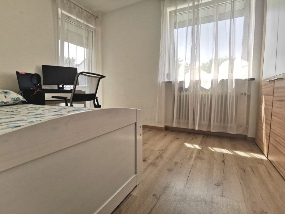 Kind-G�ste-B�ro Etagenwohnung Germering