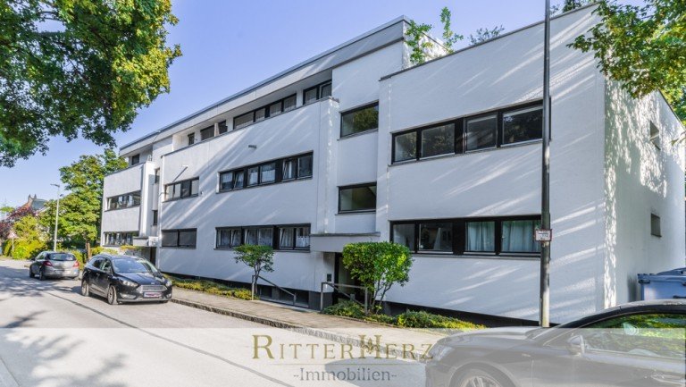 Aussenansicht Front M�nchen Etagenwohnung ***VERKAUFT***Renovieren und selbst einziehen oder vermieten! Absolut ruhig mit Ausblick ins Gr�ne
