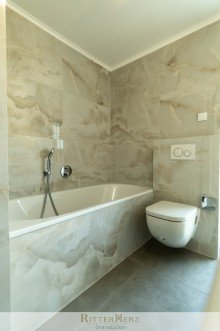 2. Bad OG *** VERMIETET *** Gro�z�giges und modernes Haus am Schlioss Schlei�heim!