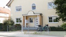 Hauseingang *VERKAUFT!*  Gute Nachbarschaft - top gepflegte Immobilie mit gro�z�gigem Balkon in Bestlage!