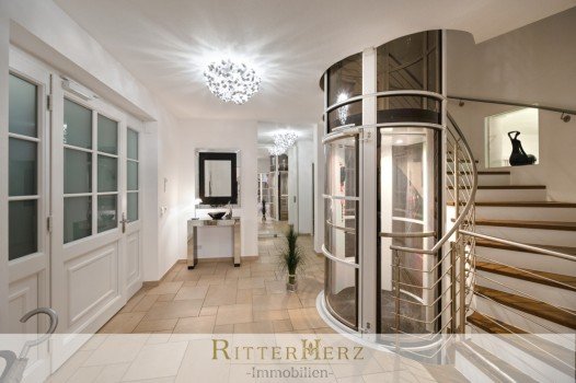 Hauptbild Ruhige Villa auf 872 qm Traumgrundst�ck mit Lift, Kamin, A+ Energie, hochwertige Ausstattung!