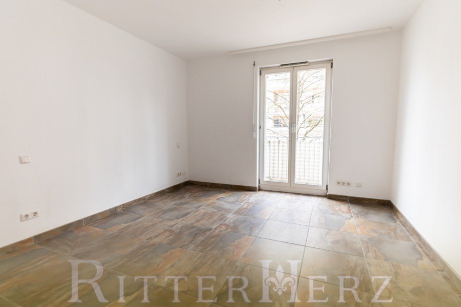Schlafzimmer zum Balkon Ostseite Etagenwohnung M�nchen