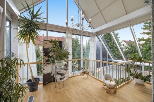Hauptbild Modernisiertes Familien-EFH mit spektakulärem Wintergarten, Solaranlage & geringen Energiekosten!
