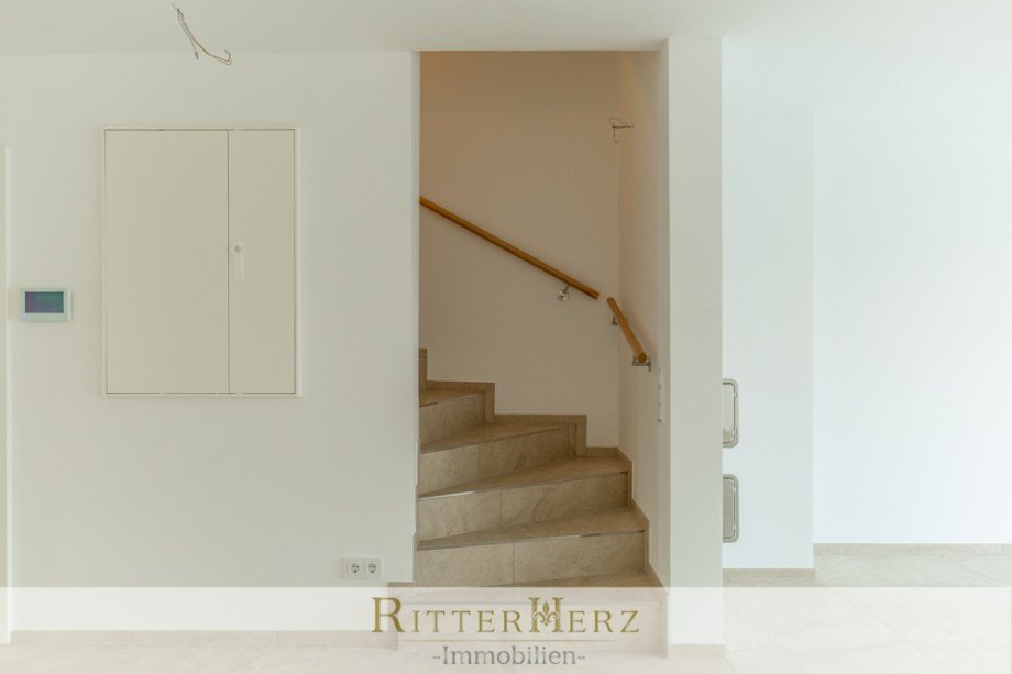 Treppe zum OG Reihenhaus Oberschlei�heim