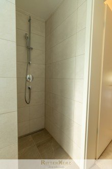 Bad OG *** VERMIETET *** Gro�z�giges und modernes Haus am Schlioss Schlei�heim!
