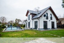 Willkommen ***VERKAUFT*** Elegante Villa mit Pool auf Traumgrundst�ck in Untermenzing - Allach!