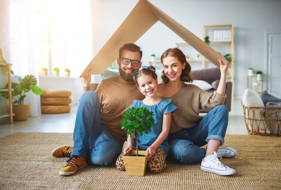 iStock-young Family-evgenyatamanenko Dachgeschosswohnung M�nchen / Am Hart