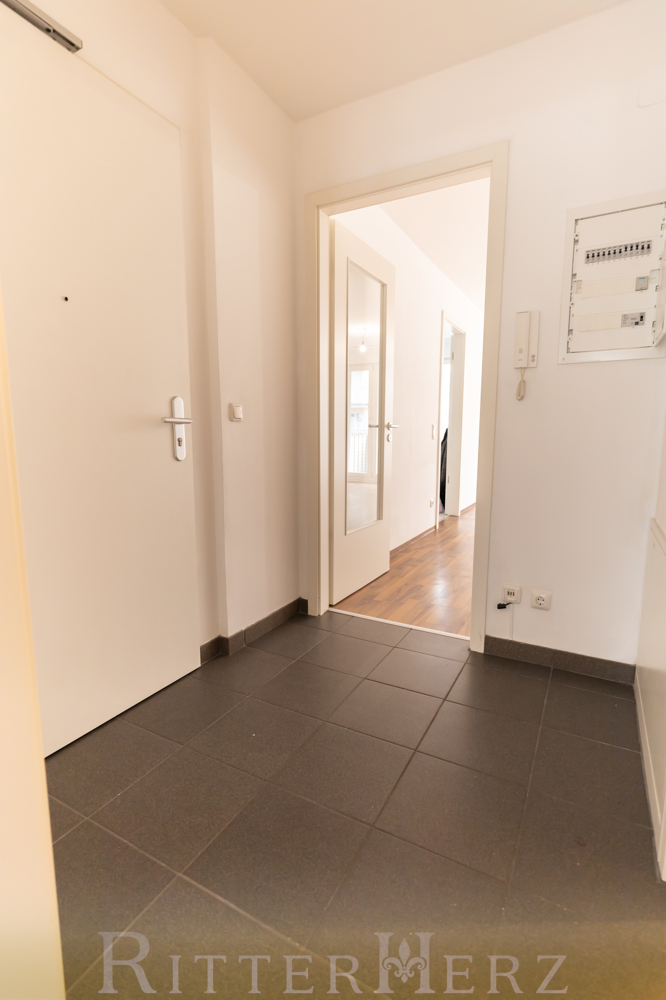 Flur zum Wohnzimmer Etagenwohnung M�nchen