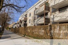Hausansicht mit Westbalkon *VERKAUFT* Gro�z�giger Balkon & separate K�che - ideal zum Selbstbezug oder als Investment!
