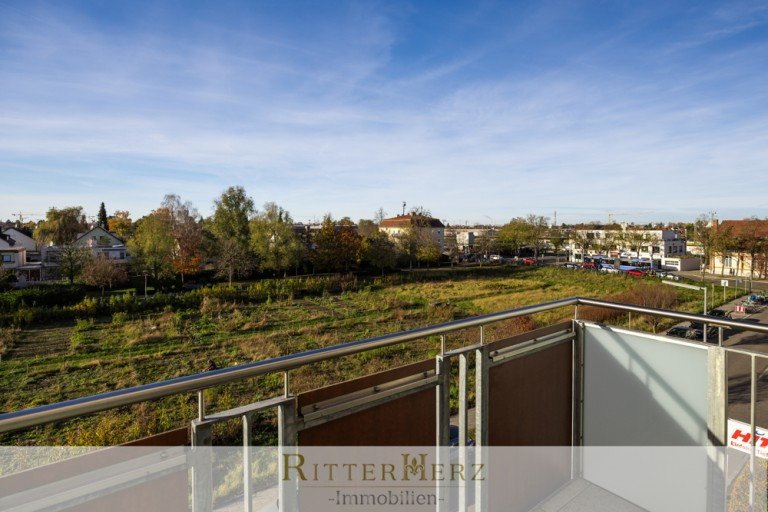 Aussicht vom der Terrasse M�nchen / Trudering-Riem Etagenwohnung VERKAUFT! Sicher und sorgenfrei - Ihr Zuhause ab 60 mit herrlichem Ausblick und U-Bahn um die Ecke