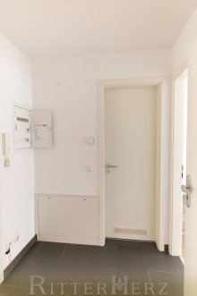 Flur zum Bad ***VERKAUFT*** Neuwertige und ruhige Immobilie mitten in der City!
