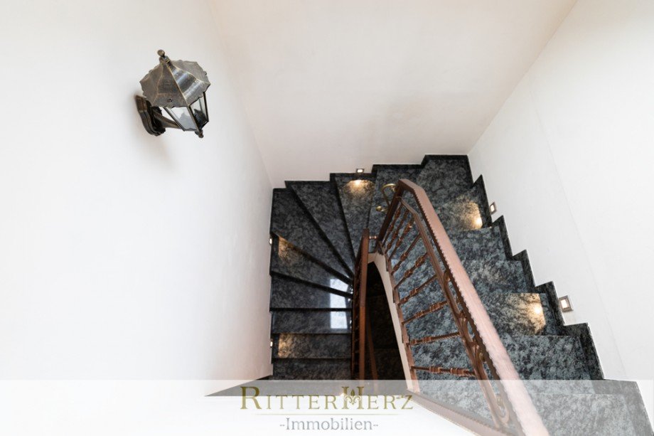 Treppe nach unten Einfamilienhaus M�nchen / Allach-Untermenzing