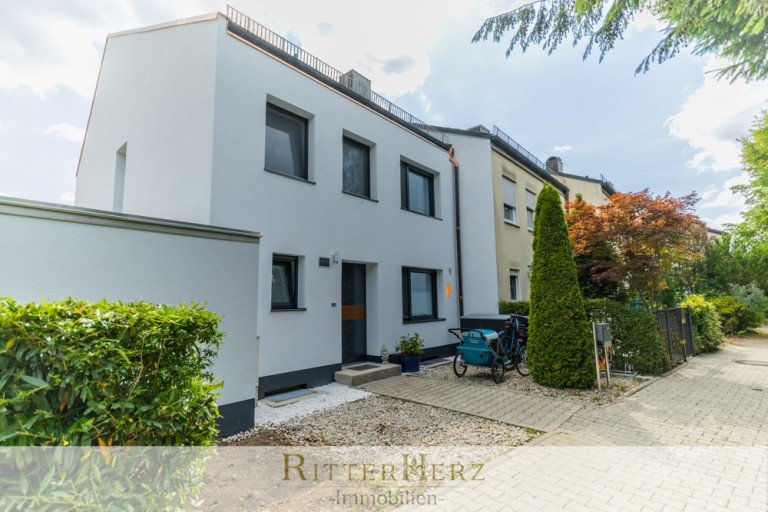  Neuried Reiheneckhaus *VERKAUFT!* Teilsaniertes Reiheneckhaus in Neuried, perfekt f�r Familie mit Kinder!